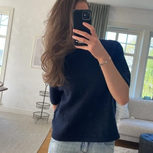 Gina tröja - Jättesöt tröja från Gina tricot i mörkblå💗💗