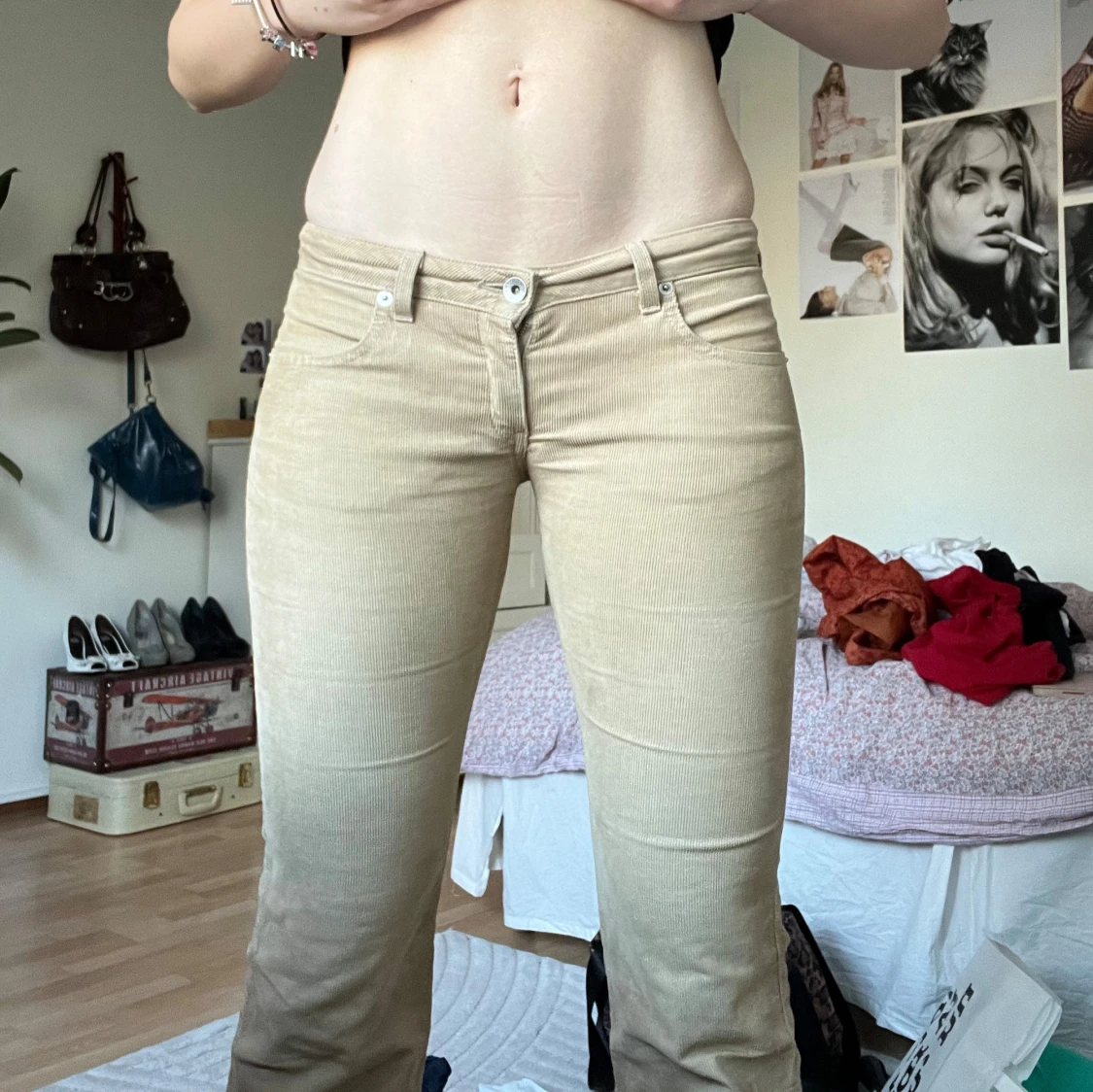 Beiga lågmidjade bootcut manchesterbyxor