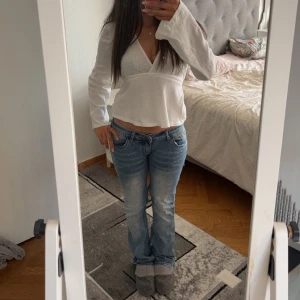 Jätte lågmidjade bootcut jeans - Ultra low waist jeans som jag sydde om själv.