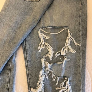 jeans på rea✅ - jeans! superfashionabla också mycket behagliga för kroppen, inte slitna, passar din stil och kommer att se mycket bra ut✅✅❤️