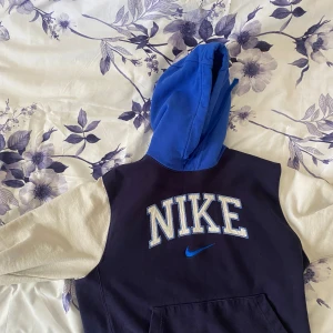 Nike hoodie  - Säljer en snygg Nike air hoodie,  använd endast ett fåtal gånger!