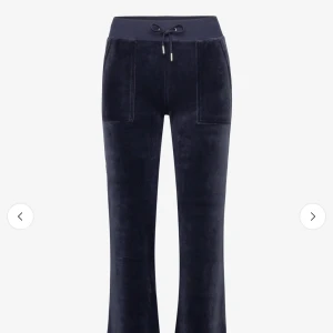  Blåa juicy byxor  - Blåa nästan oanvända Juicy byxor, vid snabb affär går priset att diskutera💕