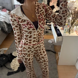 Leopardmönstrat set - Aldrig använd 