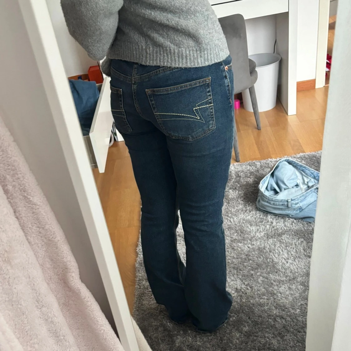 Mörkblå jeans