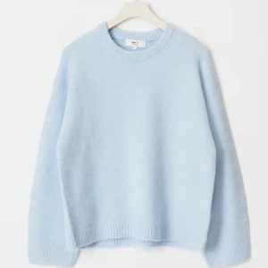 Ljusblå stickad tröja - Jättefin ljusblå stickad tröja från Gina Tricot. Helt ny och har lappen kvar💗   Kom gärna med prisförslag