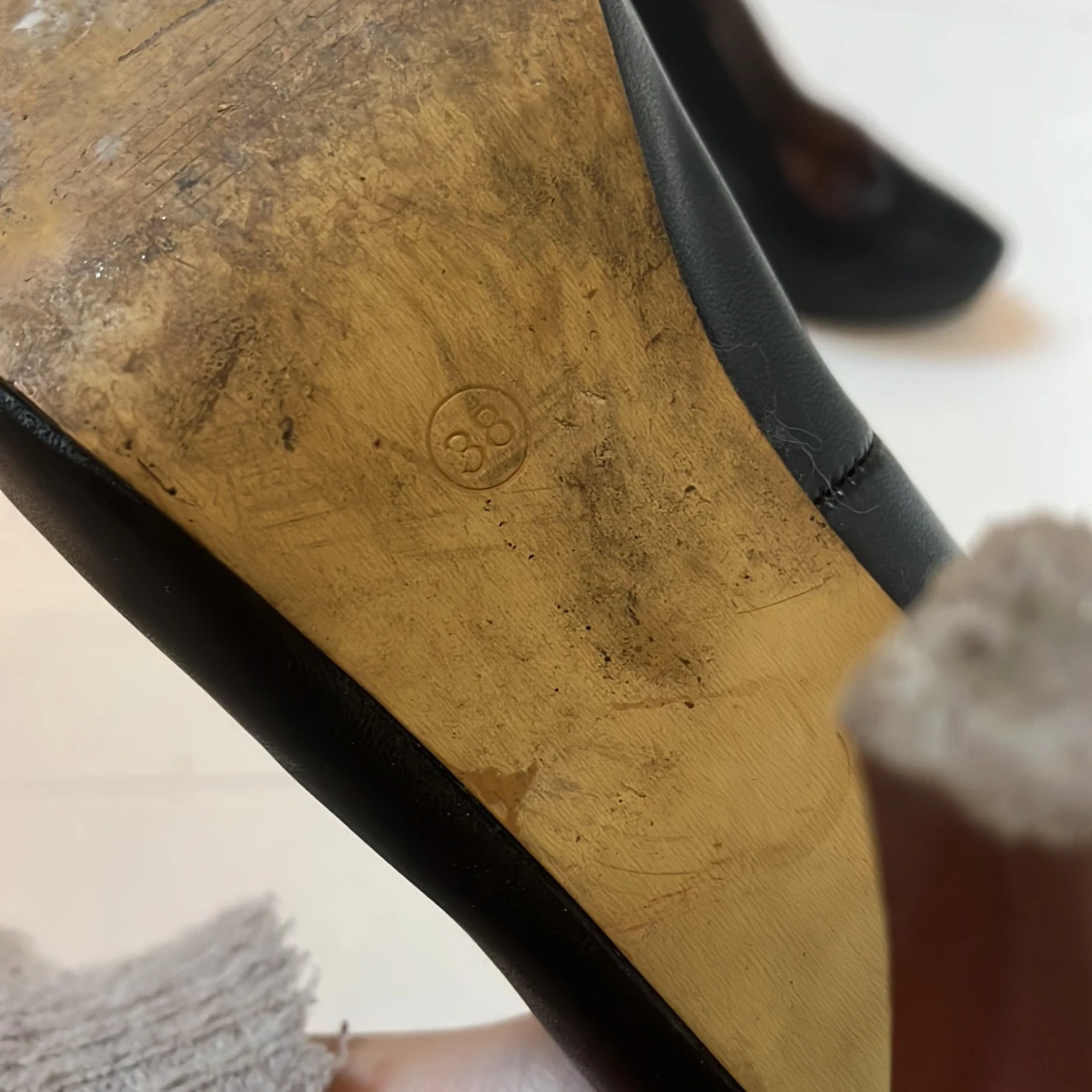 Svarta pumps med klack, storlek 38 - 2