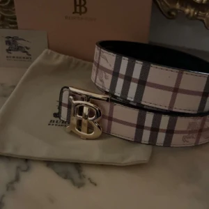 BURBERRY bälte  - Tjoo, säljer det här feta burberry bältet till dunderpris‼️‼️💯 Skick 10/10✅✅helt nya💯DMa 📩vid minsta fundering🤗🤗