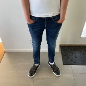 Dondup George jeans  - Säljer nu dessa dondup George jeans, skriv för fler bilder/frågor🙌🏼