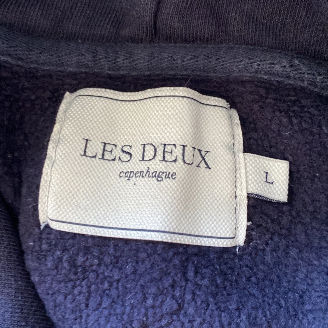 Mörkblå hoodie från Les Deux, storlek L - 2