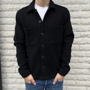 Studio total overshirt stl M - Säljer denna sjukt snygga overshirt | Skick 8/10 | Nypris 699 kr | Mitt pris 399 kr | Hör av er vid minsta lilla fundering!😊