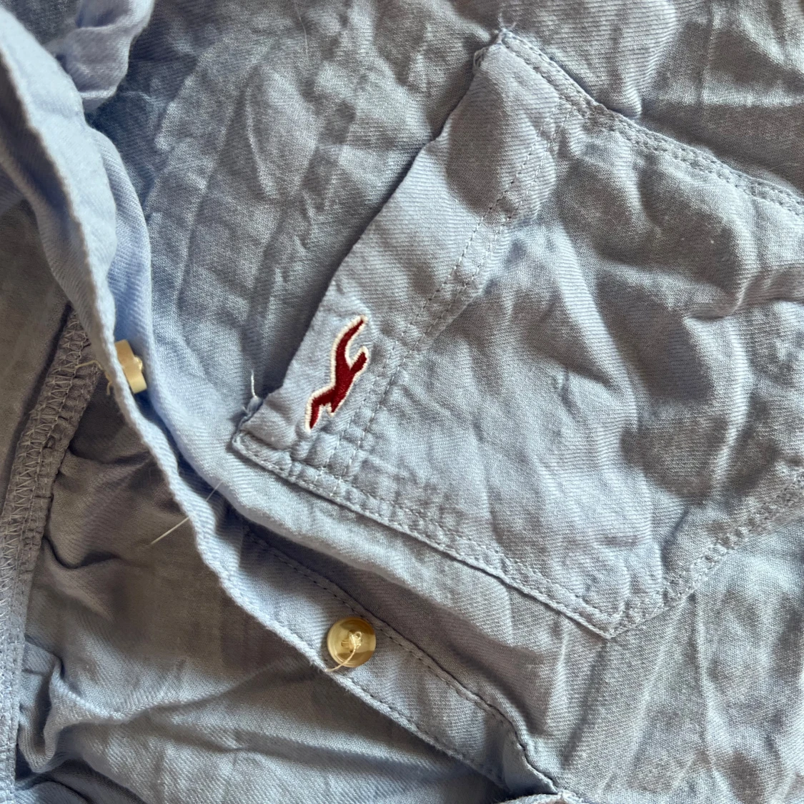 Ljusblå skjorta från Hollister - 1