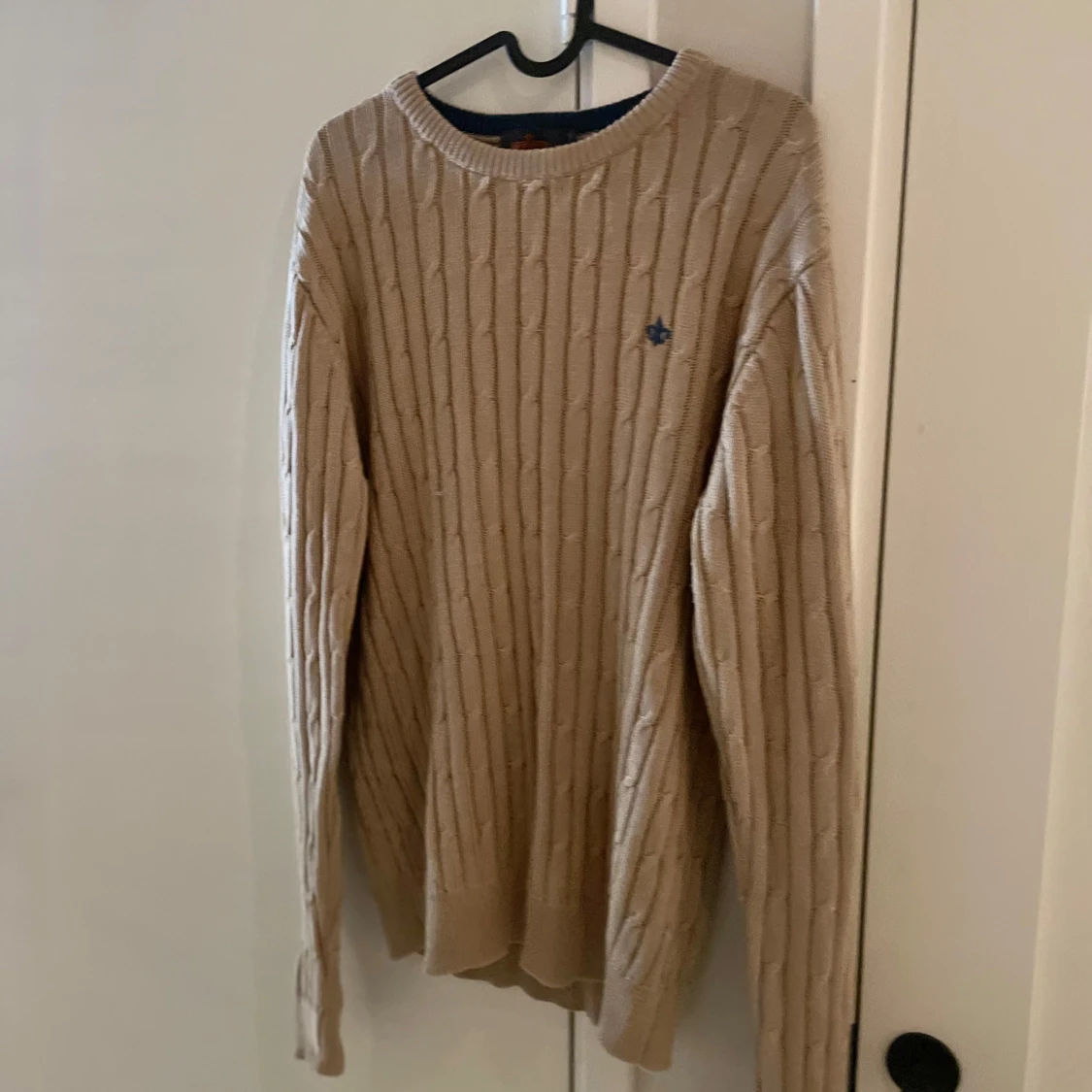 Beige kabelstickad tröja Morris - 1