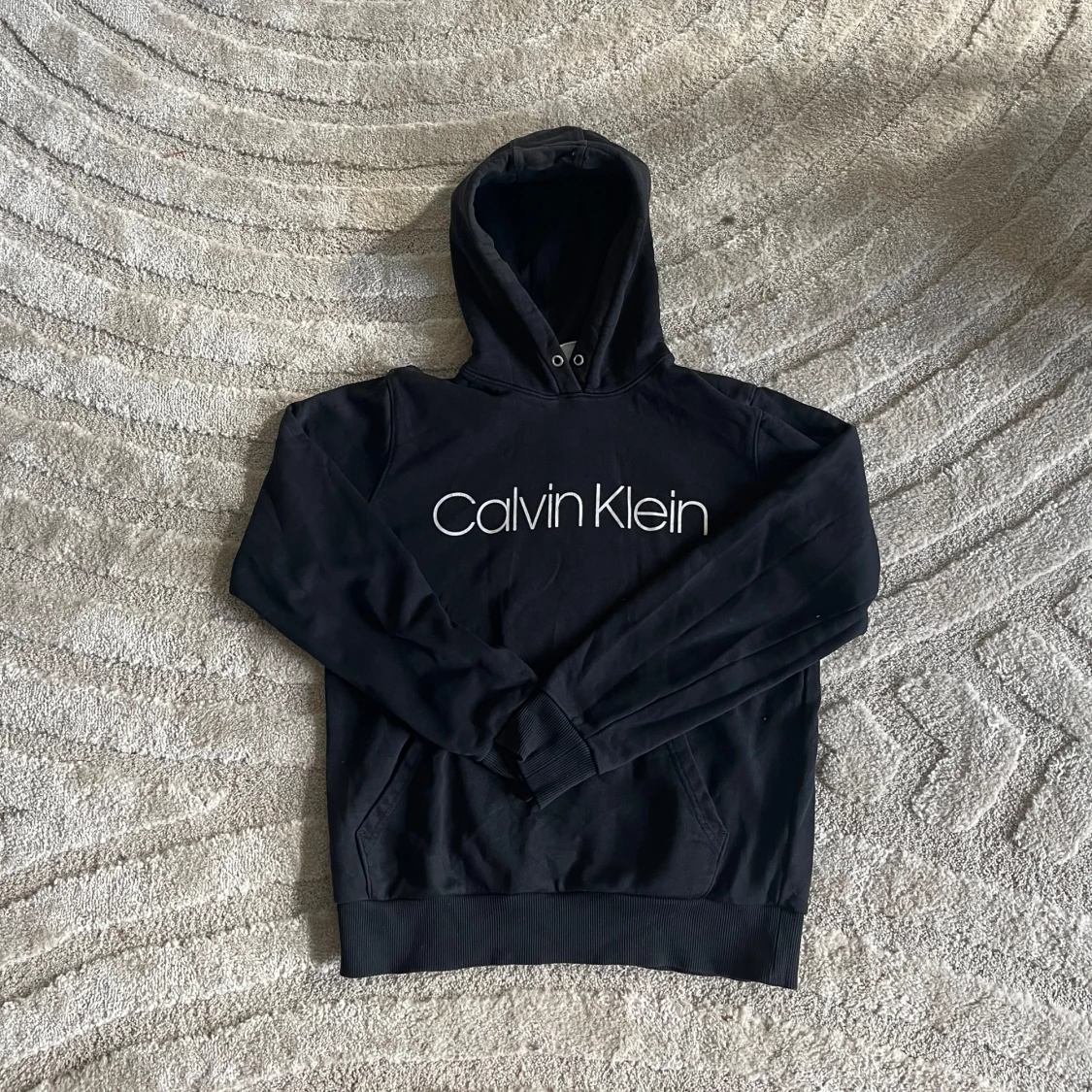 Svart Calvin Klein hoodie med logga