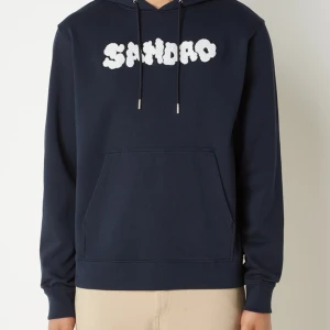Snygg sandro hoodie - Sandro hoodie i fint skick skriv för frågor o funderingar