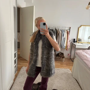 Väst från mango  - Cool väst , knappt använd