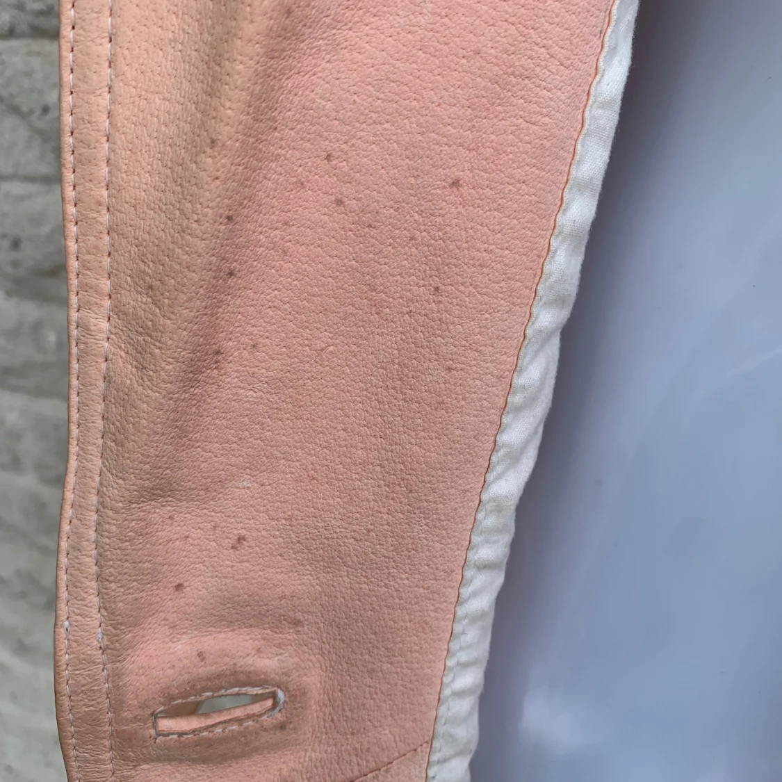 Ljusrosa vintage skinnkavaj i svinnappa - 4