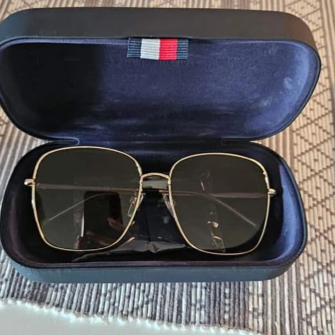 Guldiga solglasögon Tommy Hilfiger 1648 - 1