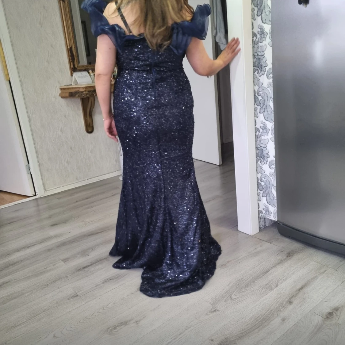 Mörkblå glittrig långklänning