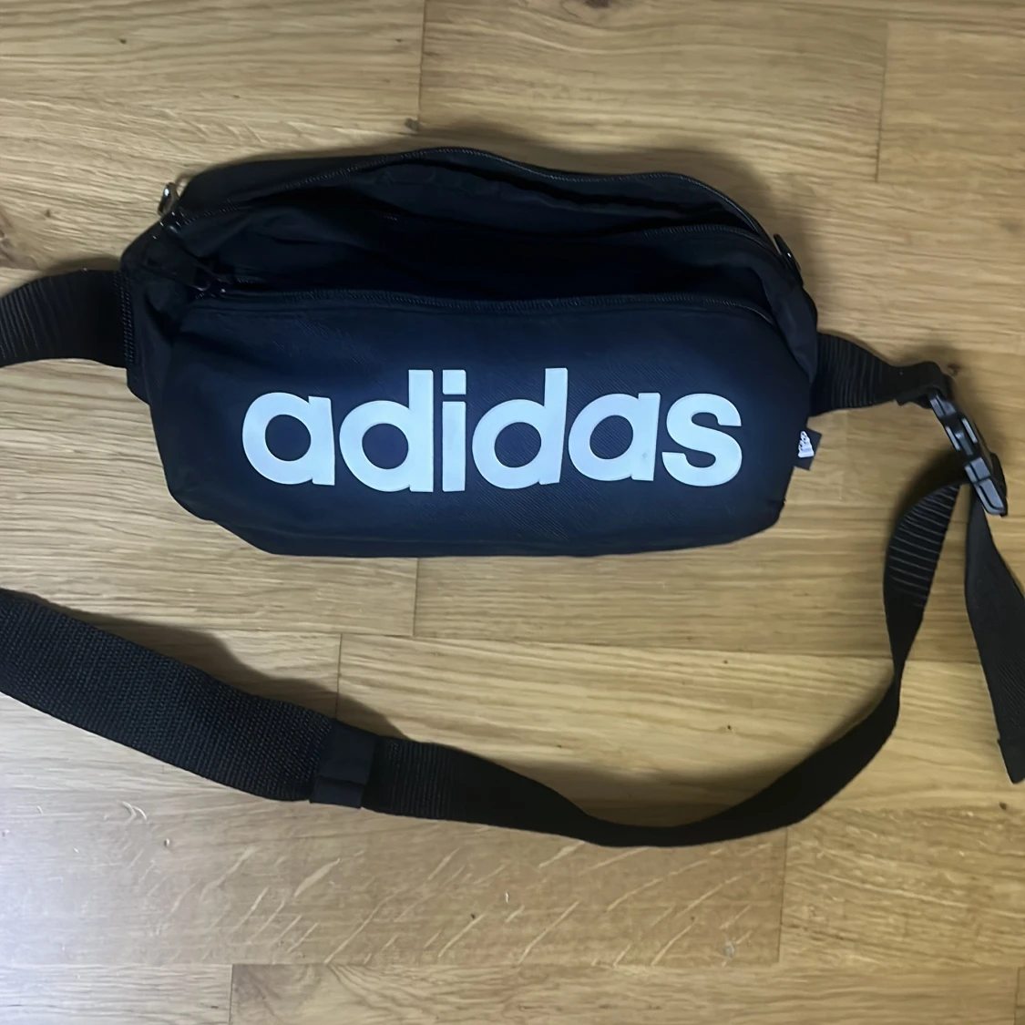 Svart axelväska från Adidas - 1