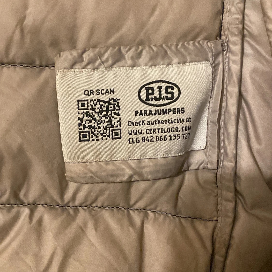 Svart dunjacka från Parajumpers - 2