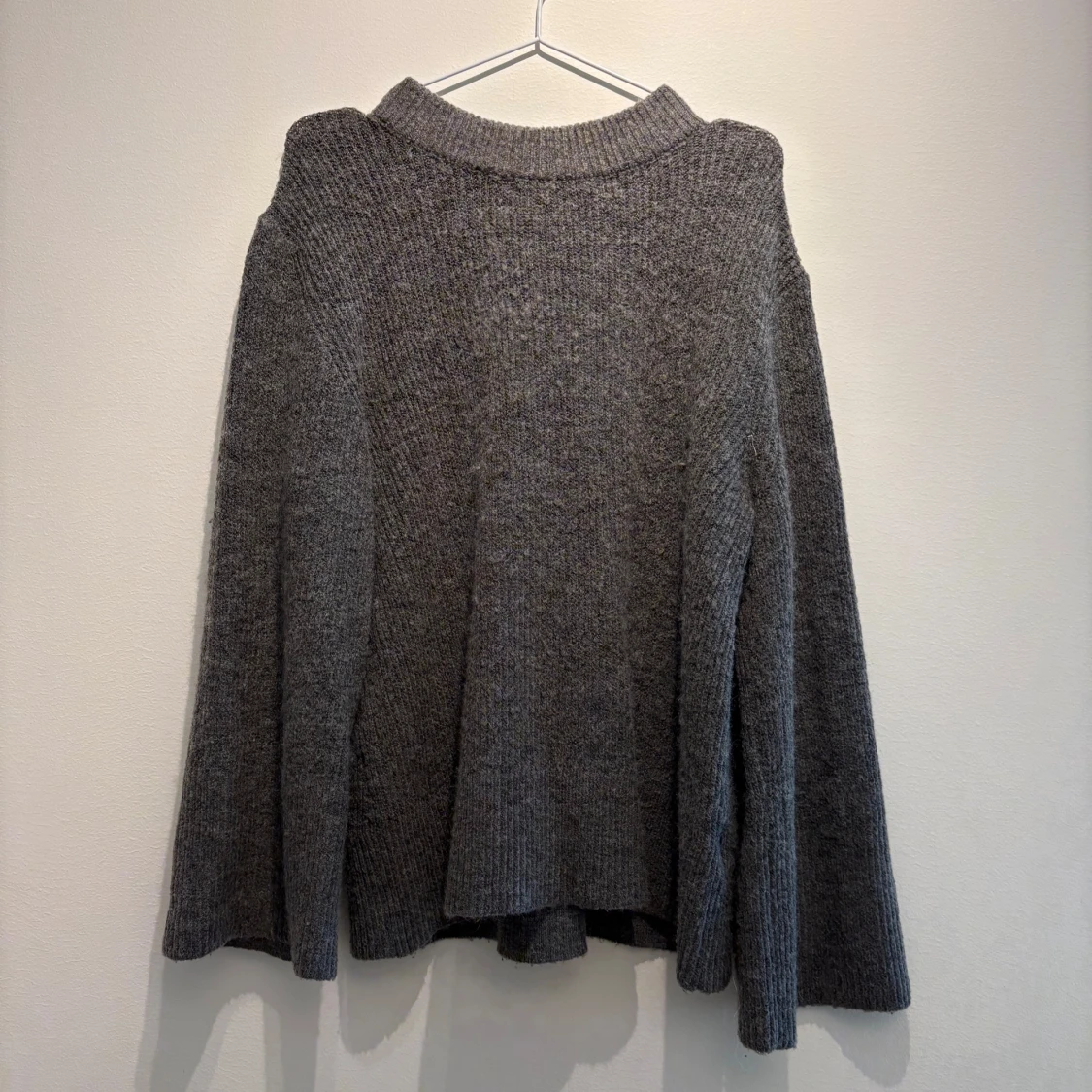 Grå stickad tröja från Indiska