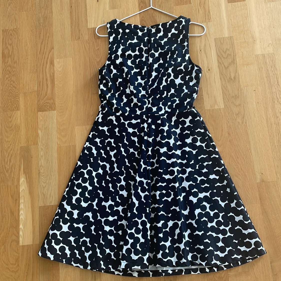 Svartvit mönstrad klänning från stockh lm  - 2