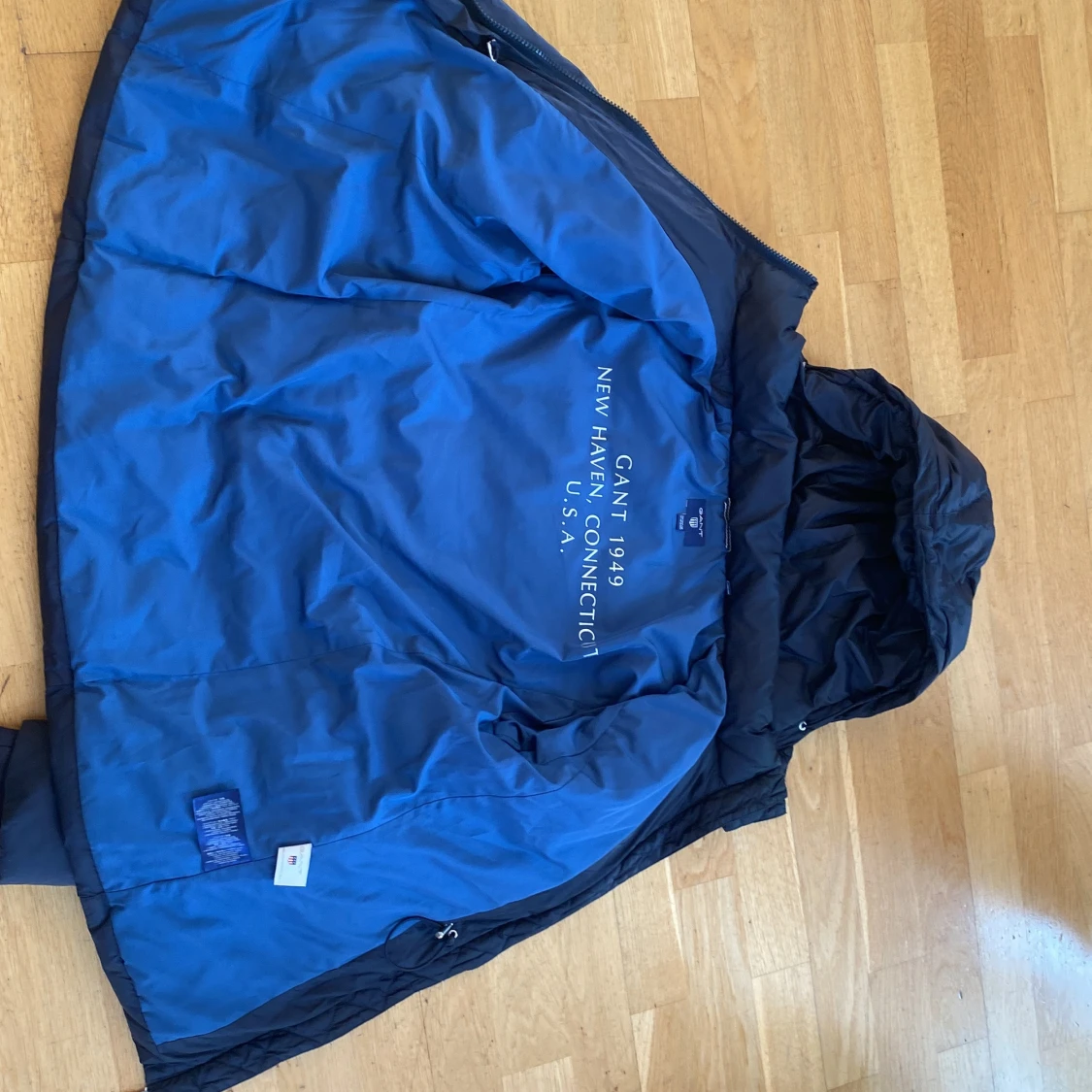 Mörkblå pufferjacka från GANT - 2