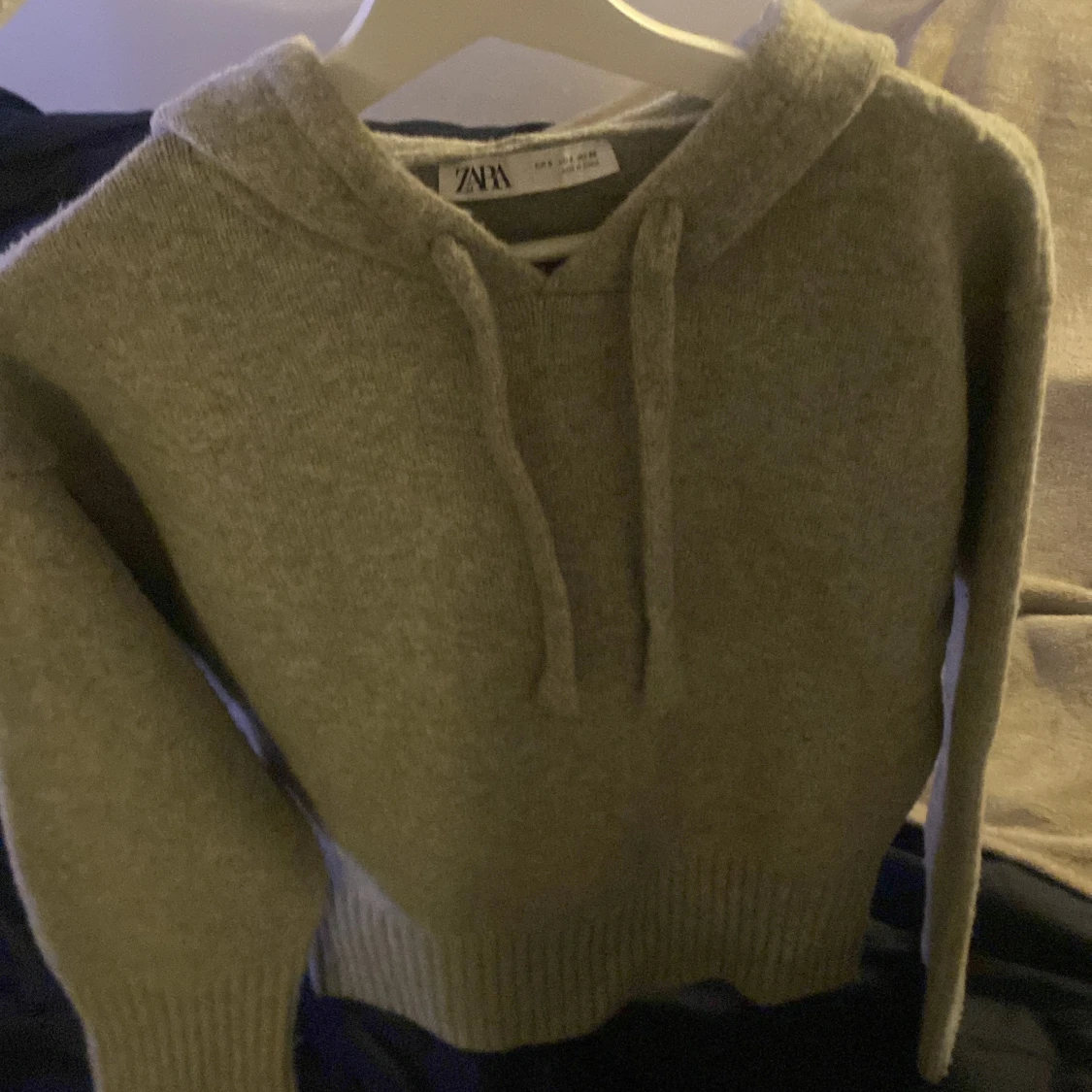 Grå hoodie från Zara - 2