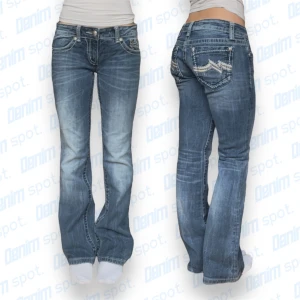 Miss me lowwaist jeans - storlek w28• Mått: Längd: 95cm Innerbenslängd: 77cm Midjebredd: 40cm Lårbredd: 25cm Benöppning: 22cm • Mycket fint skick. Vid frågor, meddela här!💙