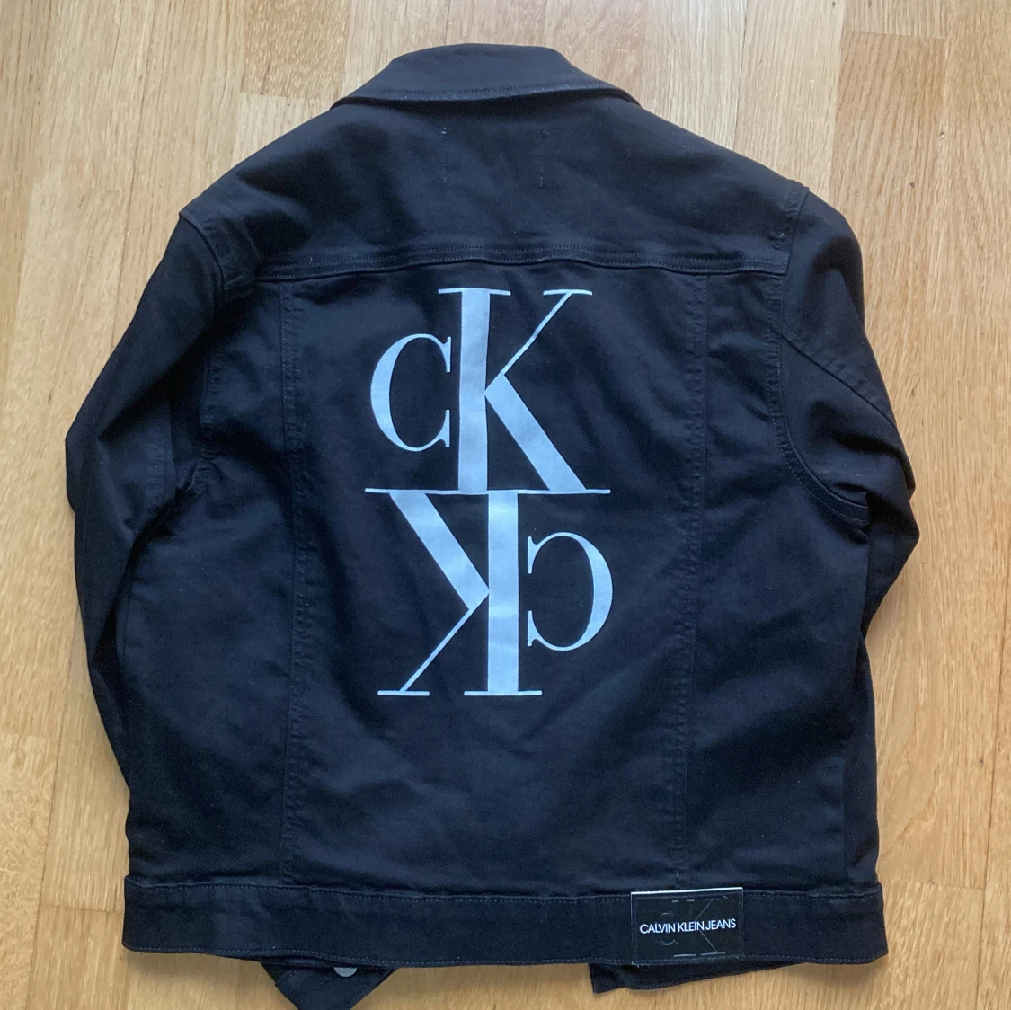 Svart jeansjacka från Calvin Klein - 1