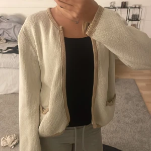 Kofta - En jätteskön kofta som tyvärr inte kommer till användning längre❤️