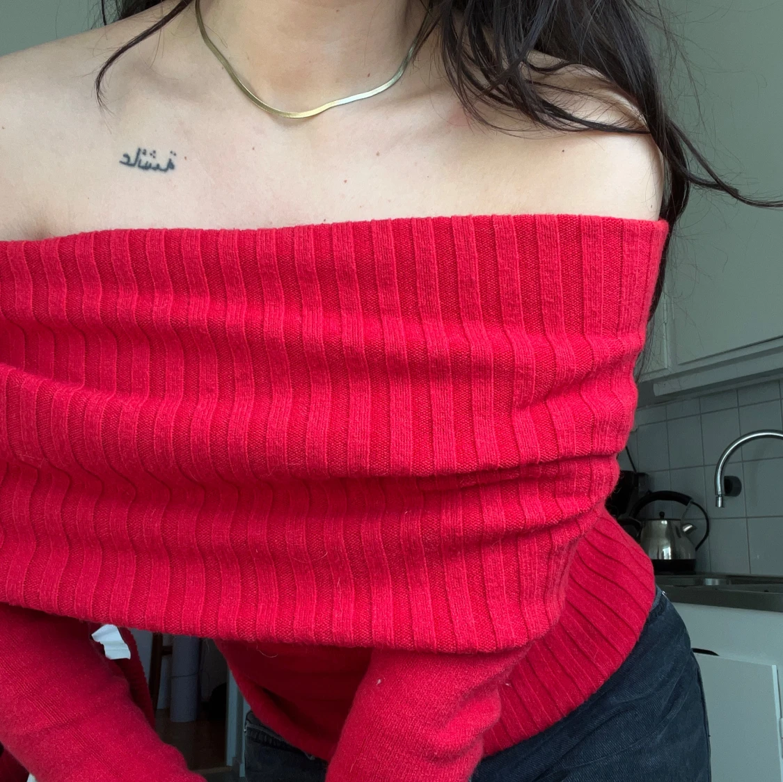 Röd offshoulder tröja - 1