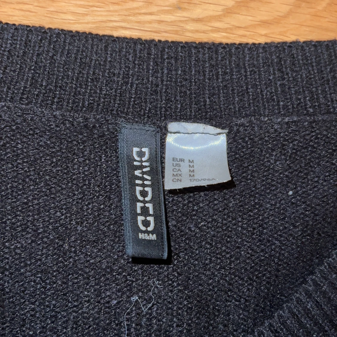 Svart croppad tröja från H&M Divided - 2