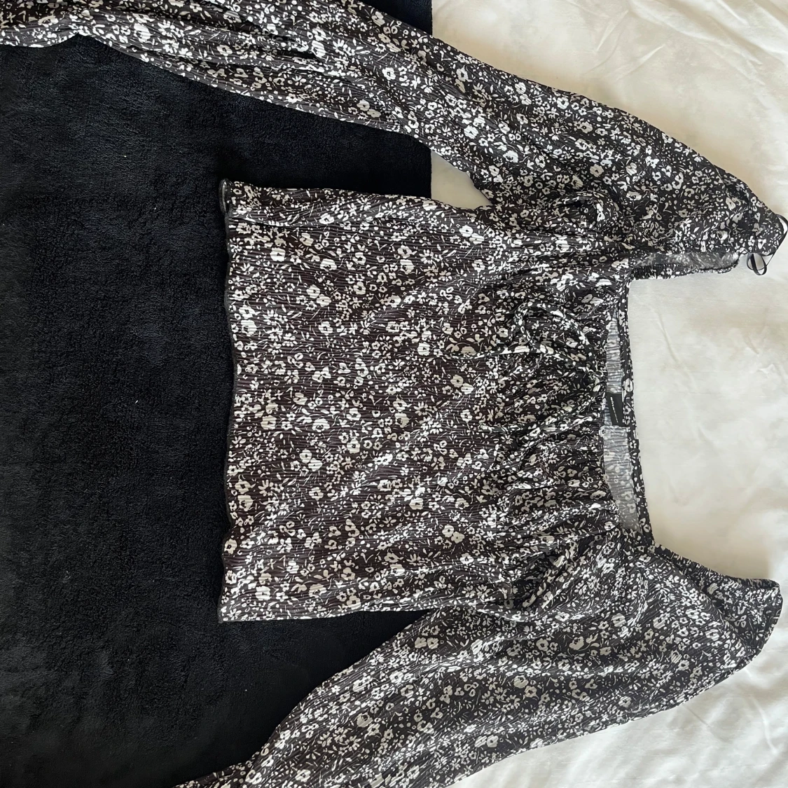 Svart blommig blus - 1