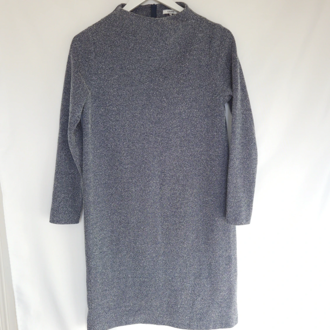 Grå klänning från Ganni - 1