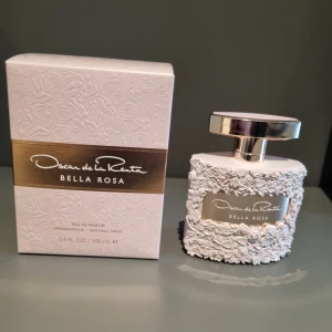 Bella Rosa Eau de Parfum från Oscar de la Renta - Endast sprayad en gång. 100 ml edp