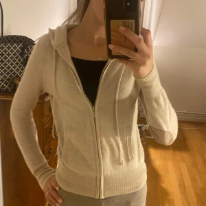 Soft goat sip hoodie  - Jätte snygg soft goat tröja, den är använd fåtal gånger❣️kan skicka fler bilder