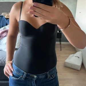 Body/underklänning - Snygg body/underklänning som ger snygg form🩷