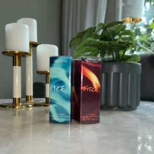 Oriflame Ice & Fire parfym duo - Två parfymer från Oriflame: Ice i blå och vit förpackning med fräsch känsla, samt Fire i röd och orange förpackning med eldigt tema. Båda är Eau de Toilette, 30 ml vardera. Snygga, stilrena flaskor i kartong med grafisk design. Som är helt nya i förpackning 