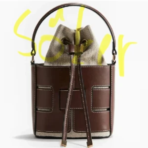 SÖKER hm väska svart/brun - SÖKER denna väska i brun eller svart. Pris är siskussbart och kontakta mej gärna! 