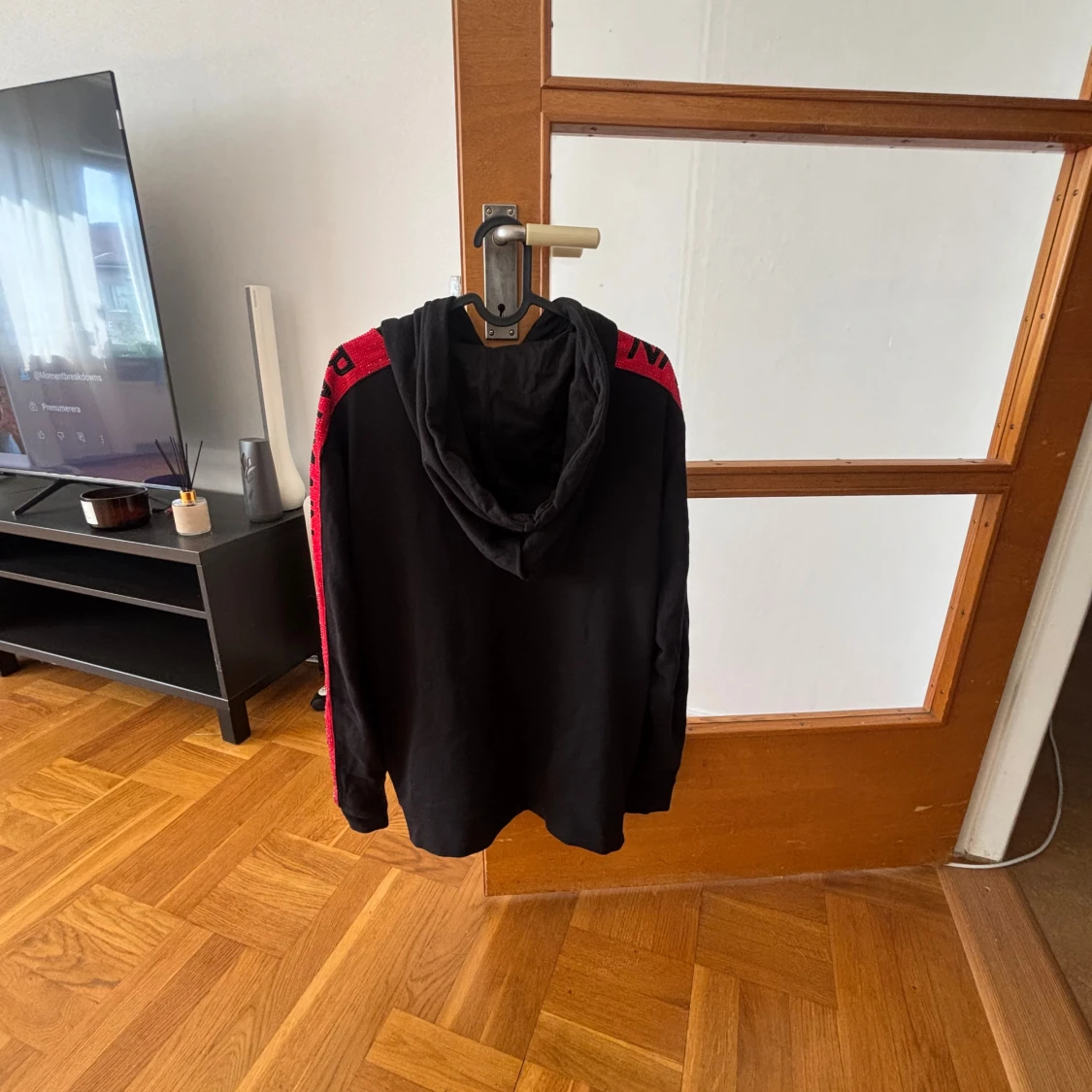 Svart och röd Balmain hoodie - 1