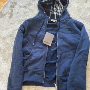 Burberry tröja - Blå Burberry tröja storlek S helt ny!