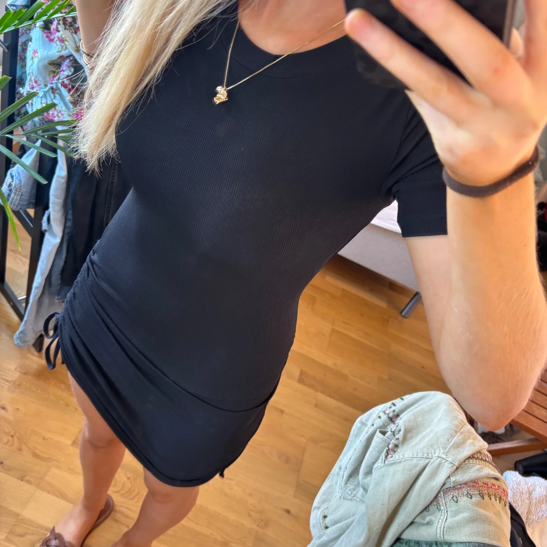 Svart ribbad kortklänning H&M Divided - 2