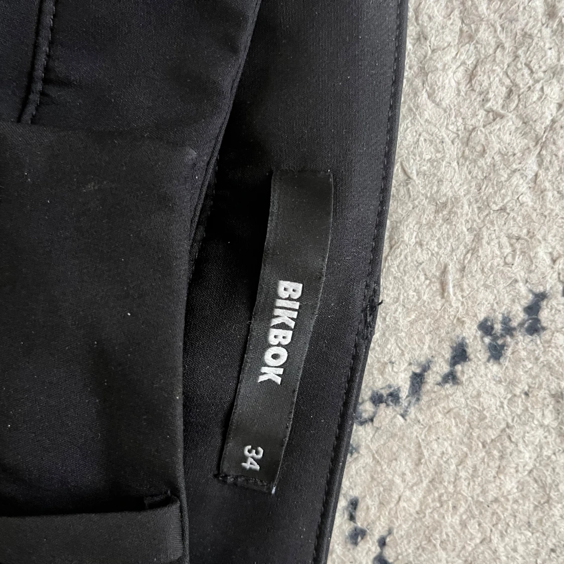 Svarta kostymbyxor från BikBok - 1