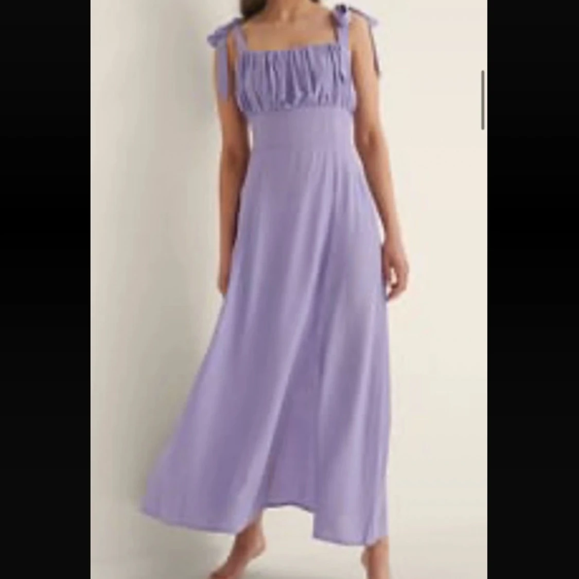 Lila långklänning med knytband NA-KD - 3