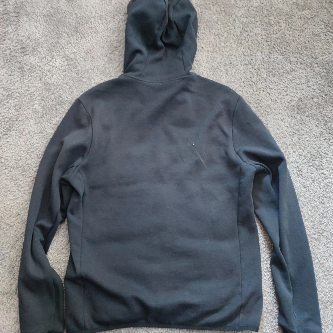 Svart pufferjacka med huva från Adidas - 4