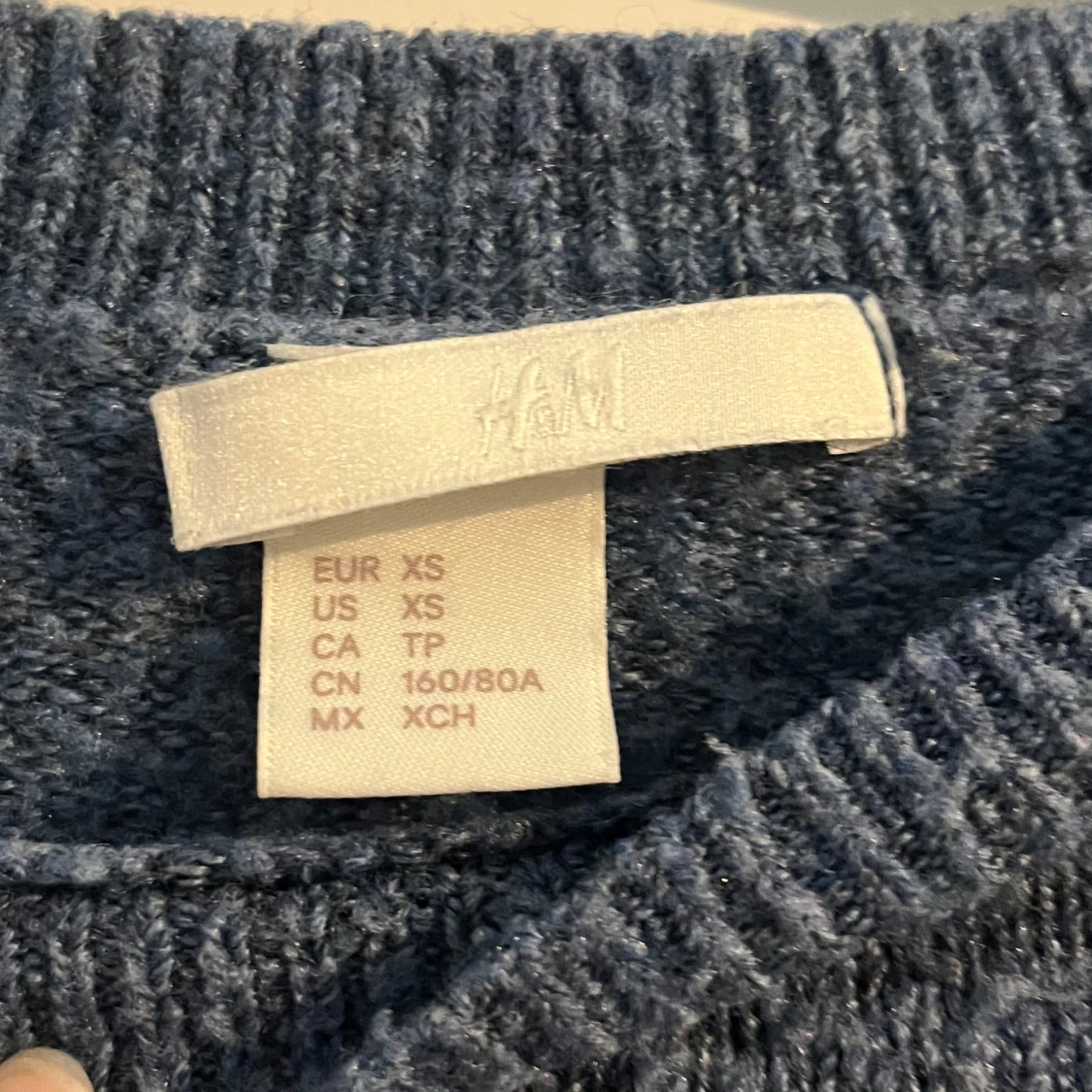 Blå och grå stickade tröjor  - 2