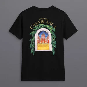 Svart Casablanca t-shirt med tryck - Svart t-shirt från Casablanca med färgglatt tryck av en byggnad och gröna blad, både fram och bak. Klassisk passform och rund hals. Perfekt för dig som gillar unika prints och streetstyle.