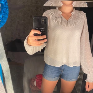 superfin blus - endast använd en gång 