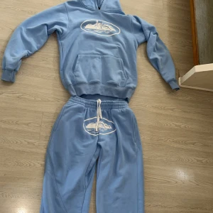 Cortiez tracksuit - Helt ny Cortiez tracksuit helt oanvänd säljer den för den va för stor